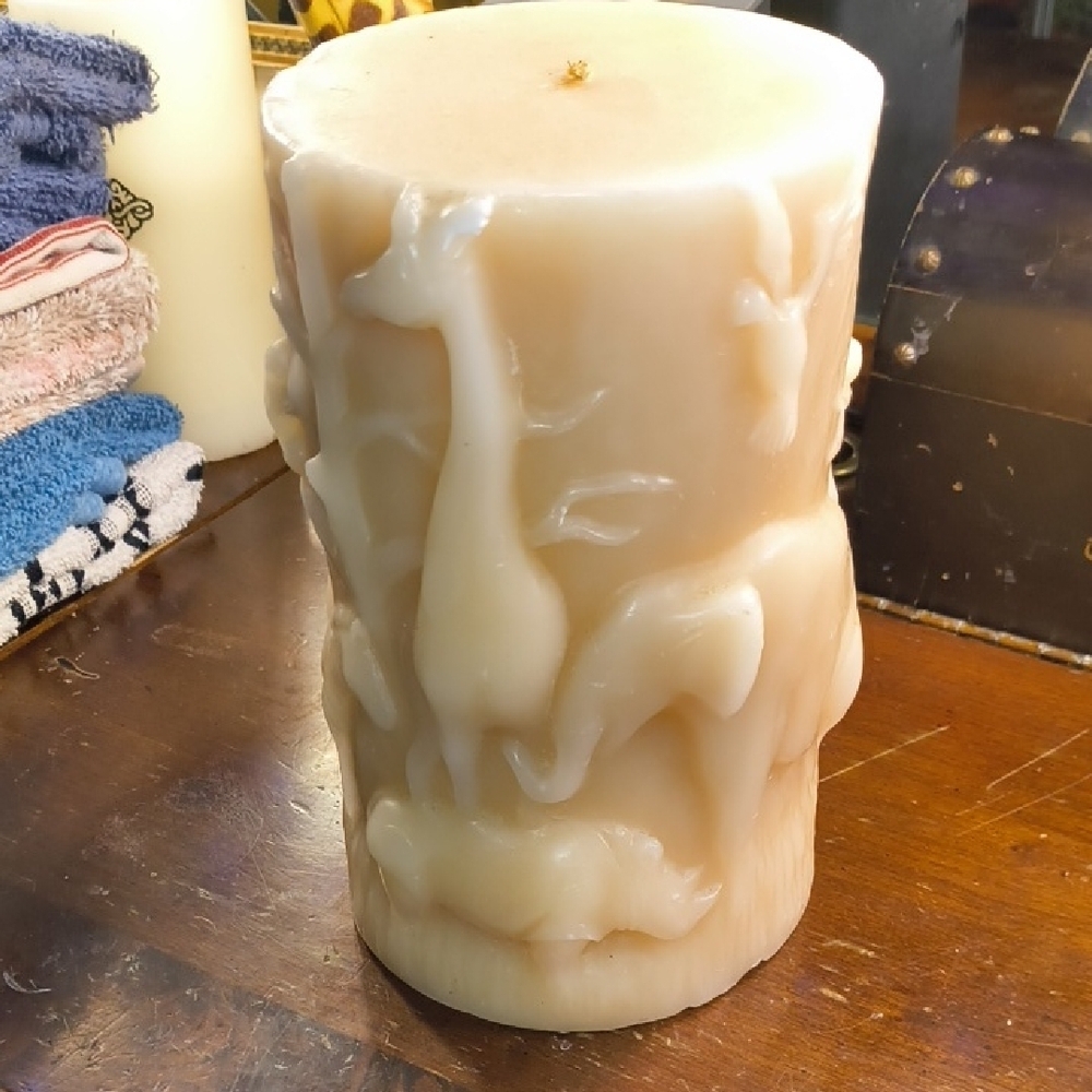 Handcarved Handmade Animal Inprints Candle - Picture 2 of 8